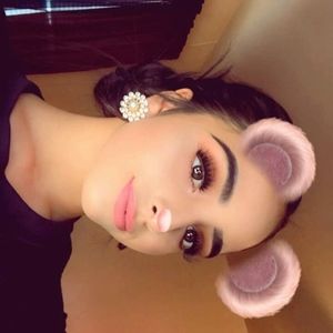 Meet your Posher, Valeria